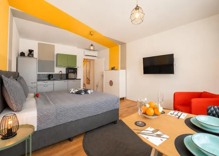 Cozy Near Naschmarkt & U4 Metro Appartement Wenen
